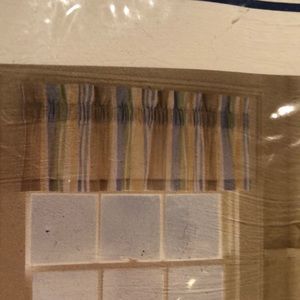 New Villager Simply American valance